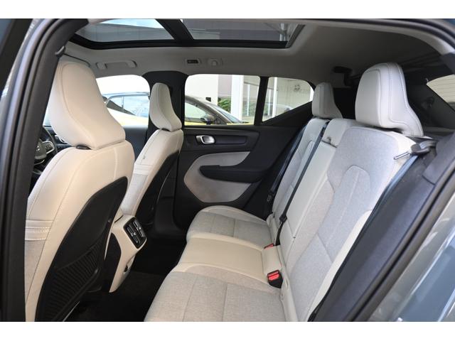 XC40 T4 モメンタム パノラマサンルーフ サンダーグレー/ホワイトルーフ(現在設定なし) パワーバックドア メーカー装着ナビ/TV 360°ビューカメラ アップルカープレイ対応 アダプティブクルーズコントロール(28枚目)