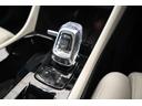 Ｔ４　ＡＷＤ　インスクリプション　パノラマサンルーフ　白革シート　ステアリングヒーター　シートヒーター（15枚目）