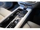 Ｔ５　インスクリプション　パノラマガラスルーフ　白革シート　ｈａｒｍａｎ／ｋａｒｄｏｎプレミアムサウンド・オーディオシステム　１９インチアルミホイール　ステアリングホイール・ヒーター　テイラード・ダッシュボード（人工皮革仕上）（35枚目）