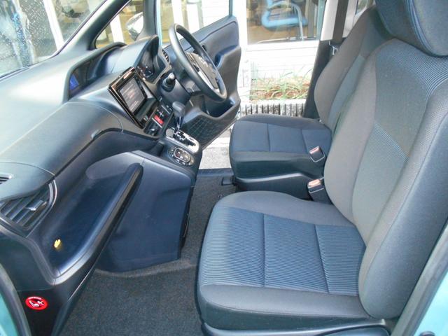 ヴォクシー X Cパッケージ 1年保証 禁煙車 リモコンキー 左側パワースライドドア SDナビ フルセグ バックカメラ ETC ヘッドライトレベライザー ウインカーミラー 純正AW(8枚目)