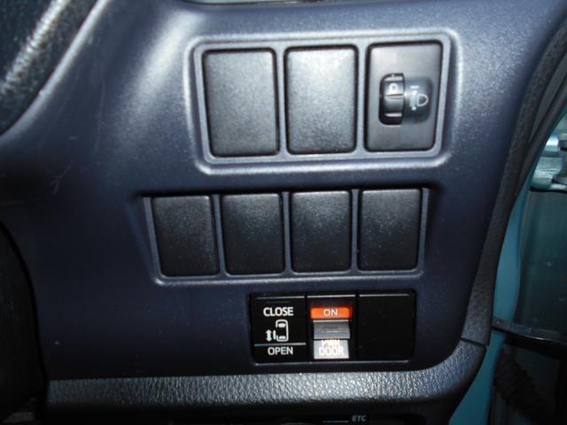 ヴォクシー X Cパッケージ 1年保証 禁煙車 リモコンキー 左側パワースライドドア SDナビ フルセグ バックカメラ ETC ヘッドライトレベライザー ウインカーミラー 純正AW(18枚目)