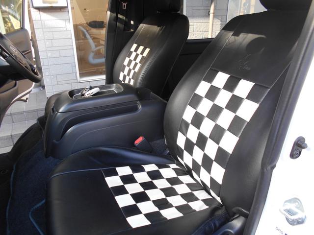 ハイエースバン スーパーＧＬ　ダークプライムＩＩ　１年保証　禁煙車　ベットキット　ＬＥＤヘットライト　メモリーナビゲーション　地デジ　スマキー　ＡＢＳ　フルフラット　盗難警報装置　運転席エアバッグ　リアクーラー　オートエアコン（8枚目）