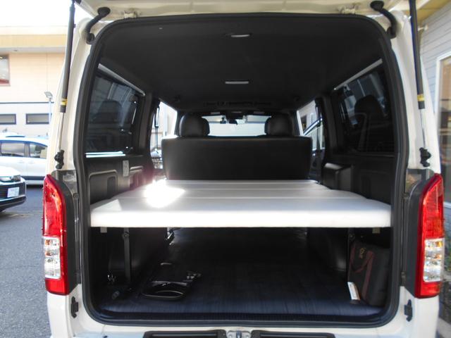 ハイエースバン スーパーＧＬ　ダークプライムＩＩ　１年保証　禁煙車　ベットキット　ＬＥＤヘットライト　メモリーナビゲーション　地デジ　スマキー　ＡＢＳ　フルフラット　盗難警報装置　運転席エアバッグ　リアクーラー　オートエアコン（11枚目）