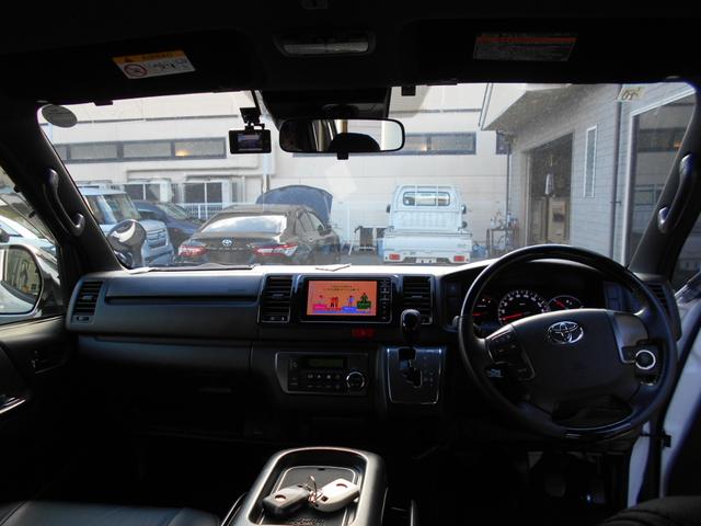 ハイエースバン スーパーＧＬ　ダークプライムＩＩ　１年保証　禁煙車　ベットキット　ＬＥＤヘットライト　メモリーナビゲーション　地デジ　スマキー　ＡＢＳ　フルフラット　盗難警報装置　運転席エアバッグ　リアクーラー　オートエアコン（12枚目）