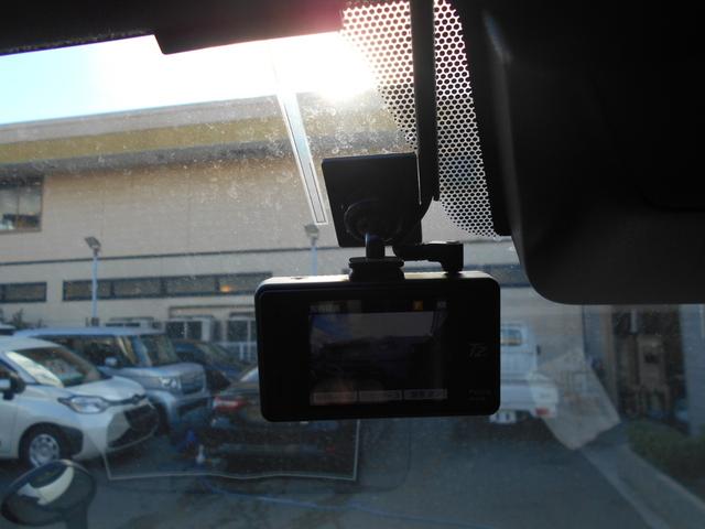 ハイエースバン スーパーＧＬ　ダークプライムＩＩ　１年保証　禁煙車　ベットキット　ＬＥＤヘットライト　メモリーナビゲーション　地デジ　スマキー　ＡＢＳ　フルフラット　盗難警報装置　運転席エアバッグ　リアクーラー　オートエアコン（16枚目）