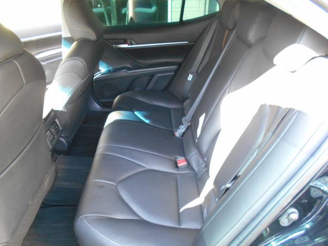 カムリ Ｇ　１年保証　純正ナビ　バックカメラ　純正チナビ　衝突被害軽減システム　レーダークルーズ　禁煙車　パワーシート　ドラレコ　コーナーセンサー　スマートキー　ＬＥＤライト　ＥＴＣ　オールペイントカー（10枚目）