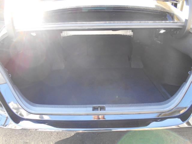 カムリ Ｇ　１年保証　純正ナビ　バックカメラ　純正チナビ　衝突被害軽減システム　レーダークルーズ　禁煙車　パワーシート　ドラレコ　コーナーセンサー　スマートキー　ＬＥＤライト　ＥＴＣ　オールペイントカー（12枚目）