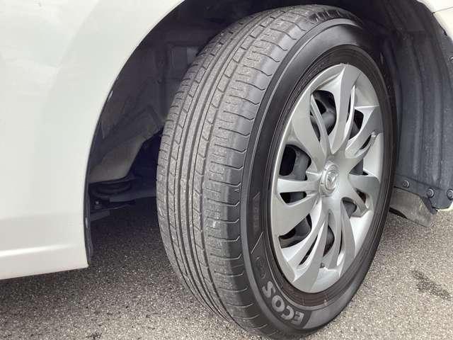 純正１５インチフルホイールキャップでスタイルバッチリ！１８５／６５Ｒ１５タイヤです