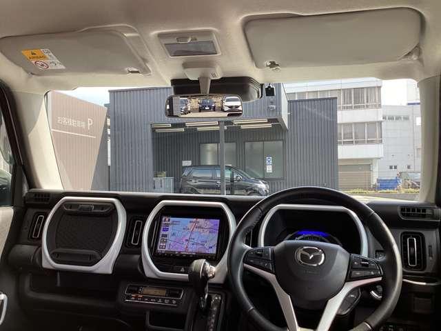 ワイドなガラスエリアで視界も良好♪