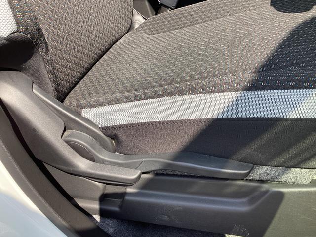 高さ調整の出来るラチェット式のシートリフターでぴったりあったドライブポジションで運転♪