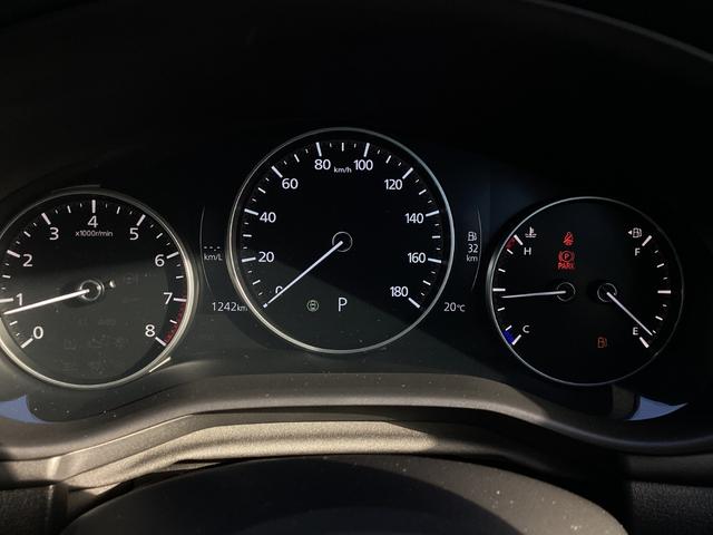 MAZDA3ファストバック 2.0 20S ツーリング 当社試乗車アップ車 ナビSDカード フルセグTVチューナー Bluetooth機能 USB接続端子 ワイヤレス充電Qi ETC 360°ビュー パワーシート シートヒータ パドルシフト Alexa機能(42枚目)