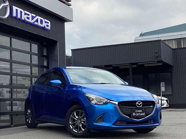 車に生き物のような生命感を感じさせる、動きのある「魂動」デザイン　生命感あふれる表情のフロントマスクと、フロントからリヤまでしっかりと通った軸でどこから見ても破綻のないデザインをしています！