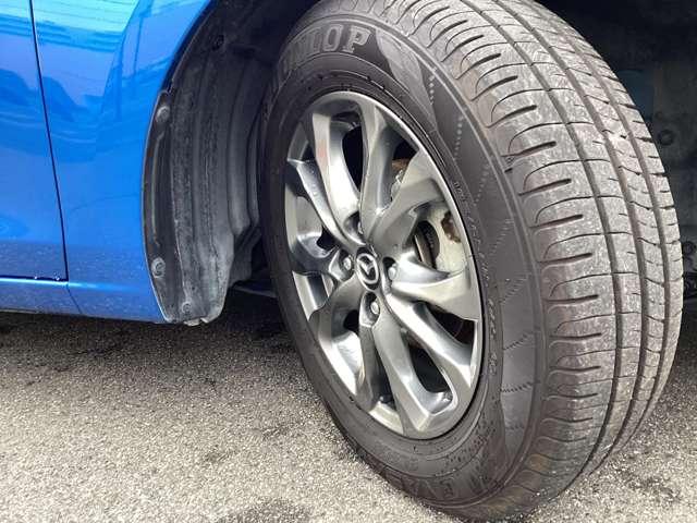 純正１５インチアルミホイールでスタイルバッチリ！１８５／６５Ｒ１５タイヤです