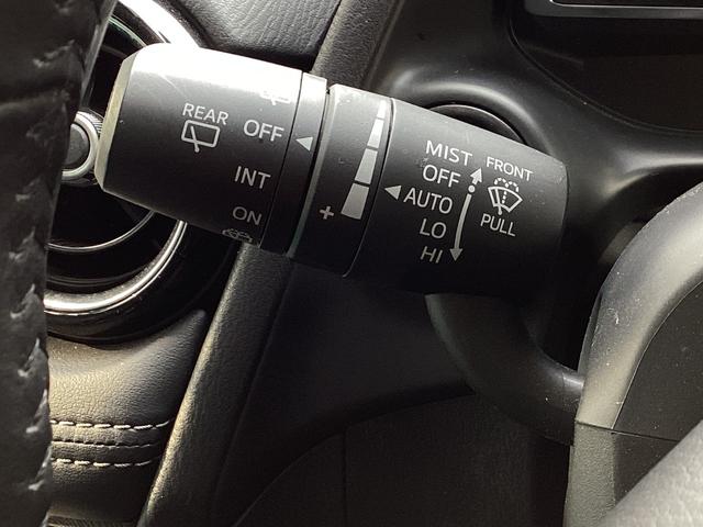 レインセンサーワイパー　フロントガラスに当たる雨を感知し、自動でワイパーの停止、ＨＩＧＨまでをコントロールします