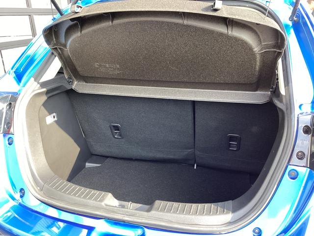 広くて深いトランクスペース　大型のスーツケースがスッポリ入る大容量サイズです♪