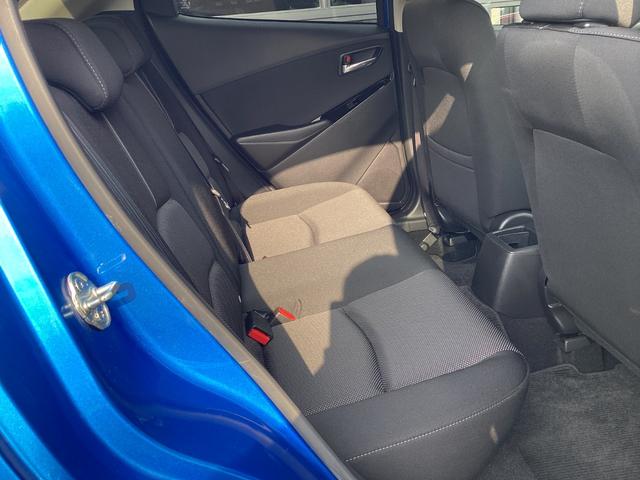 見た目より広いリヤシートは大人がゆったりと乗車出来るスペースを確保しています。クリーニング＆除菌処理を施工済みですので、お子様を乗せられる場合でも安心してお使い頂けます