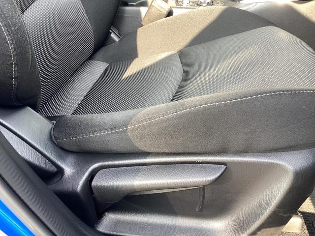 高さ調整の出来るラチェット式のシートリフターでぴったりあったドライブポジションで運転♪