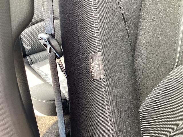 サイドエアバッグはシートバックに内蔵されています