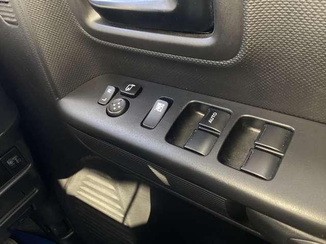 ���N���N����̃p���[�E�C���h�E�t���ł��B�^�]�Ȃ̓����^�b�`�I�[�g�@�\�t���ł��B�܂��A�d���i�[�h�A�~���[�������A�������ԃX�y�[�X�Ȃǂł̎g�p���ɑ�ϕ֗��ł��B