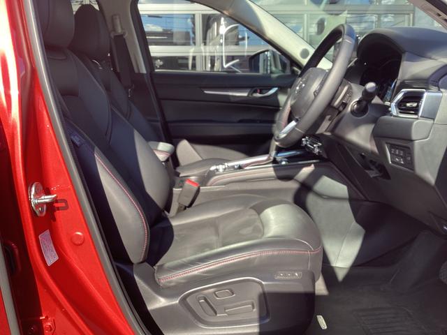 ＣＸ－５ ２．２　ＸＤ　ブラックトーンエディション　ディーゼルターボ　ナビＳＤカード　３６０°ビュー　ＢＯＳＥ　フルセグＴＶチューナー　Ｂｌｕｅｔｏｏｔｈ　ＵＳＢ端子　ワイヤレス充電Ｑｉ　ＥＴＣ　２カメラドライブレコーダー　パワーシート　シートヒーター　パワーリアゲート（42枚目）