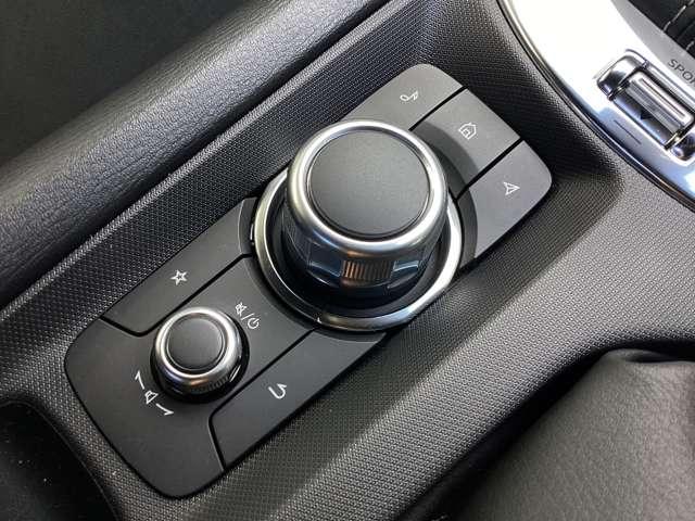 �u�l�`�y�c�`�R�l�N�g�v�R�}���_�[���@�茳�����邱�ƂȂ�����o����悤�ɍ�������R�ɍ~�낵���ʒu�ɐݒu�B�V���v���Ŏg���₷���A�@�\���o���₷���{�^���z�u�ɂȂ��Ă��܂��B