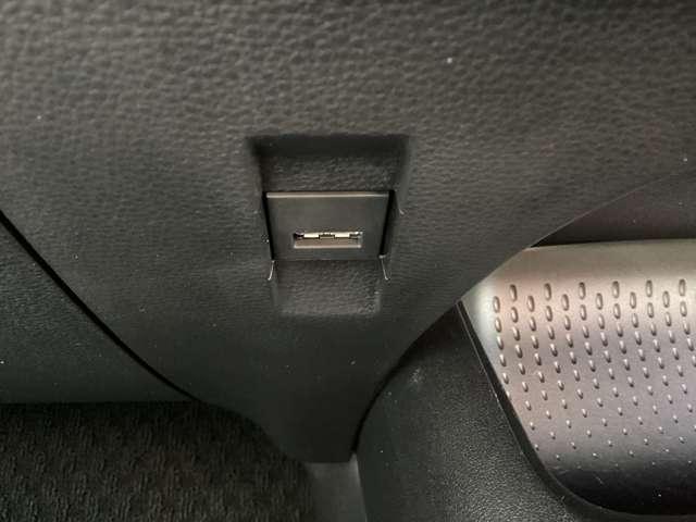 �t�r�a�ڑ��[�q�ŁA���y�v���[���[���̋@��̐ڑ����\�ł���