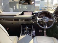 人間工学に基づいて設計されてますので、長時間・長距離を走行しても運転しやすく疲れにくい構造になっています♪ 3