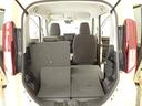左右片側ずつ背もたれを倒せます。乗車人数や荷物量に応じたアレンジが可能です。