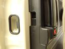 リヤドアには、チャイルドロック機能を装備。車内からはドアが開かなくできるので、小さなお子様とのドライブも安全です。