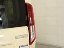 ハザードランプの高速点滅により、急ブレーキの危険を後続車に知らせる エマージェンシーストップシグナル。