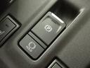 電動パーキングブレーキを採用。シフト操作やアクセルと連動してブレーキが作動/解除されるため 発進がスムーズ♪