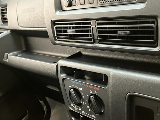 ハイゼットカーゴ ＤＸ　パートタイム４ＷＤ　キーレス　コーナーセンサー　ＥＴＣ　衝突被害軽減ブレーキ　スマアシ　コーナーセンサー　キーレス　前席パワーウインドウ　ＡＭ／ＦＭステレオ　ＥＴＣ　両側スライドドア　パートタイム４ＷＤ　オートライト（52枚目）