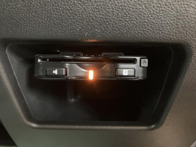 ＥＴＣを装備しています☆有料道路の料金所をノンストップで通過できてとても便利です☆高速道路のＥＴＣ割引なども使えるのであるに越したことはない機能です！