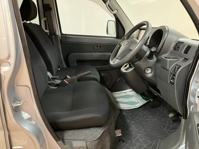 ハイゼットカーゴ クルーズリミテッド／走行１．１万キロ／車検整備渡し／１年保証　走行１．１万キロ／ナビ／Ｂｌｕｅｔｏｏｔｈ／ドラレコ／ＥＴＣ／車検整備渡し／１年間走行距離無制限保証／パワーウインドウ／電動格納ミラー／キーレス／オーバーヘッドシェルフ／トップシェイドガラス／（11枚目）