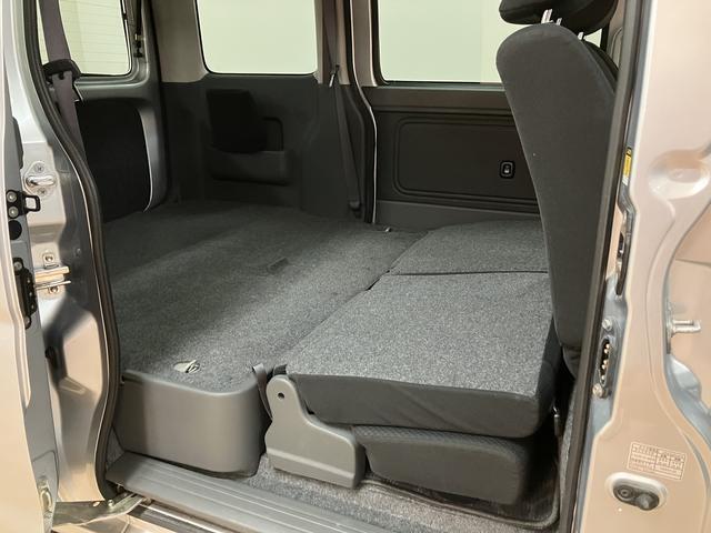 ハイゼットカーゴ クルーズリミテッド／走行１．１万キロ／車検整備渡し／１年保証　走行１．１万キロ／ナビ／Ｂｌｕｅｔｏｏｔｈ／ドラレコ／ＥＴＣ／車検整備渡し／１年間走行距離無制限保証／パワーウインドウ／電動格納ミラー／キーレス／オーバーヘッドシェルフ／トップシェイドガラス／（13枚目）