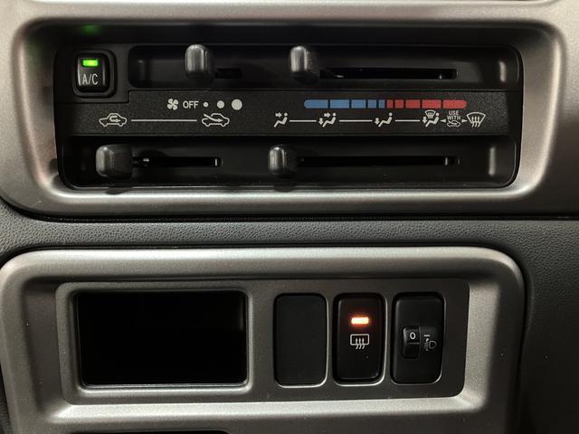 ハイゼットカーゴ クルーズリミテッド／走行１．１万キロ／車検整備渡し／１年保証　走行１．１万キロ／ナビ／Ｂｌｕｅｔｏｏｔｈ／ドラレコ／ＥＴＣ／車検整備渡し／１年間走行距離無制限保証／パワーウインドウ／電動格納ミラー／キーレス／オーバーヘッドシェルフ／トップシェイドガラス／（23枚目）