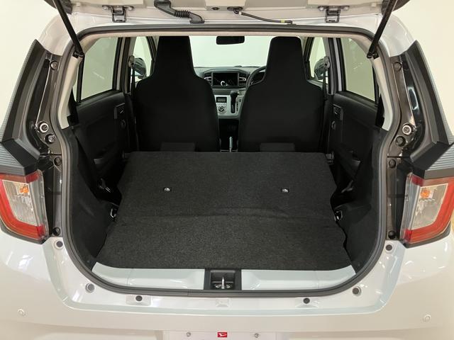 リヤシートは左右分割ロングスライド、左右分割リクライニング可能！場面に合わせてアレンジできます♪