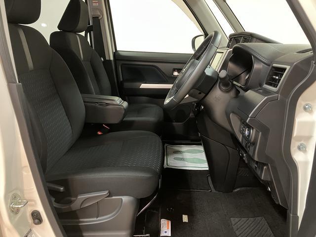 インパネシフトなので足元も広々ですよ♪