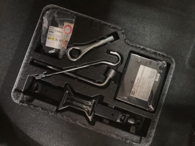 パンク修理キットやジャッキ類ももちろん装備です！