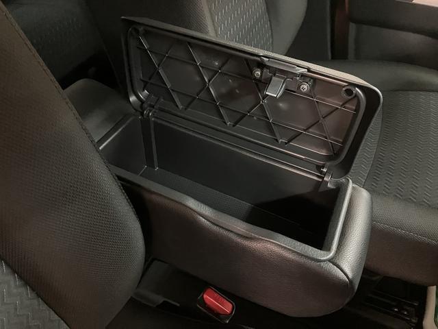 豊富な収納スペースで車内をスッキリお使いいただけますよ♪