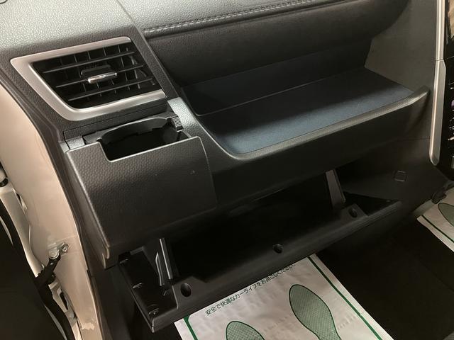 豊富な収納スペースで車内をスッキリお使いいただけますよ♪