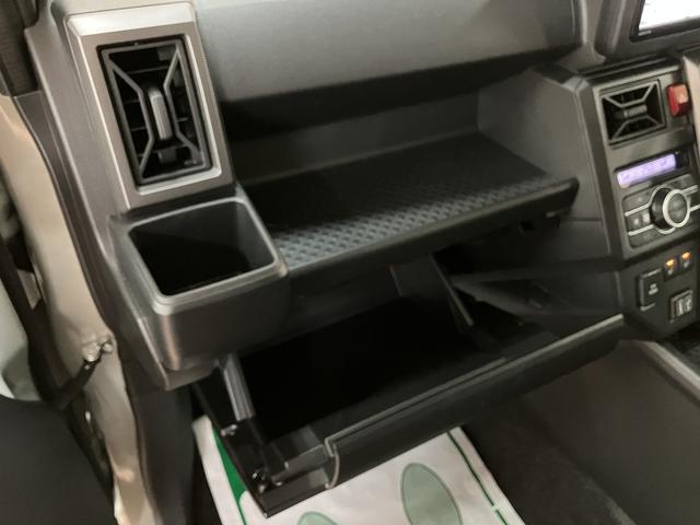 �O���[�u�{�b�N�X�̏�ɂ����[�X�y�[�X���������܂�