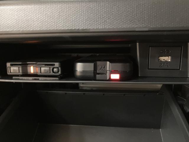 �d�s�b�ԍڊ�ƃh���C�u���R�[�_�[�̖{�@���O���[�u�{�b�N�X���Ɏ��[����܂�