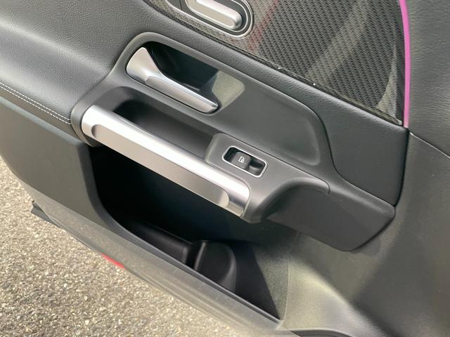 GLB GLB250 4マチック スポーツ AMG20インチマルチスポークアルミホイールブラック デジタルホワイト MP202001(29枚目)