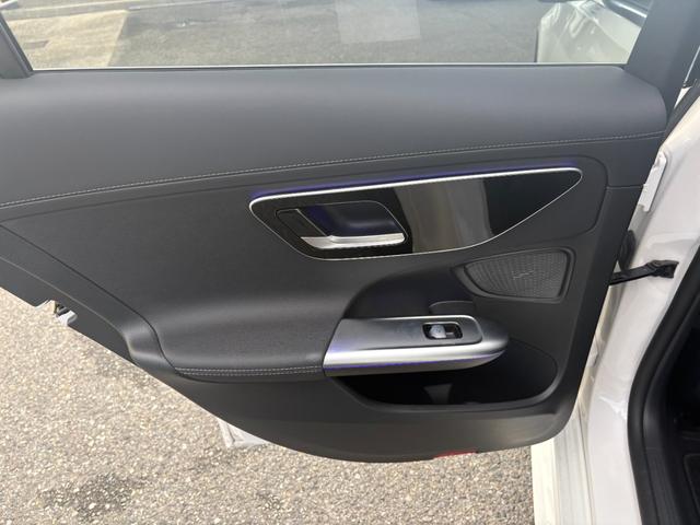 Cクラス C180アバンギャルド AMGライン オパリスホワイト パノラミックスライディングルーフ ベーシックパッケージ AMGラインパッケージ MP202301(52枚目)