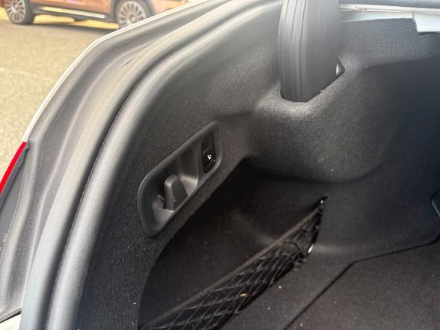 Cクラス C180アバンギャルド AMGライン オパリスホワイト パノラミックスライディングルーフ ベーシックパッケージ AMGラインパッケージ MP202301(57枚目)