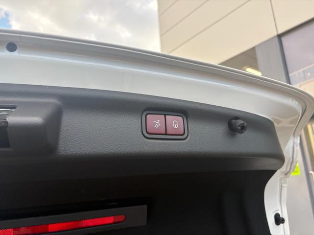 Cクラス C180アバンギャルド AMGライン オパリスホワイト パノラミックスライディングルーフ ベーシックパッケージ AMGラインパッケージ MP202301(59枚目)