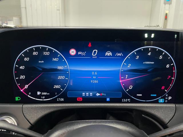 Ｅクラスステーションワゴン Ｅ２００　ステーションワゴン　ＡＭＧラインパッケージ　パノラミックスライディングルーフ　アドバンスドパッケージ　ＡＭＧラインパッケージ　オパリスホワイト　ＭＰ２０２５０１（19枚目）