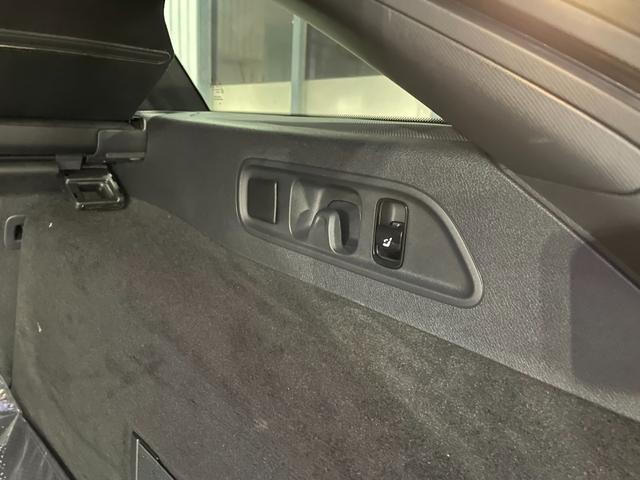 Ｅクラスステーションワゴン Ｅ２００　ステーションワゴン　ＡＭＧラインパッケージ　パノラミックスライディングルーフ　アドバンスドパッケージ　ＡＭＧラインパッケージ　オパリスホワイト　ＭＰ２０２５０１（66枚目）