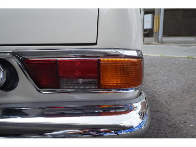 使い勝手の良い】 メルセデスベンツ280SL リアサイド モール ienomat